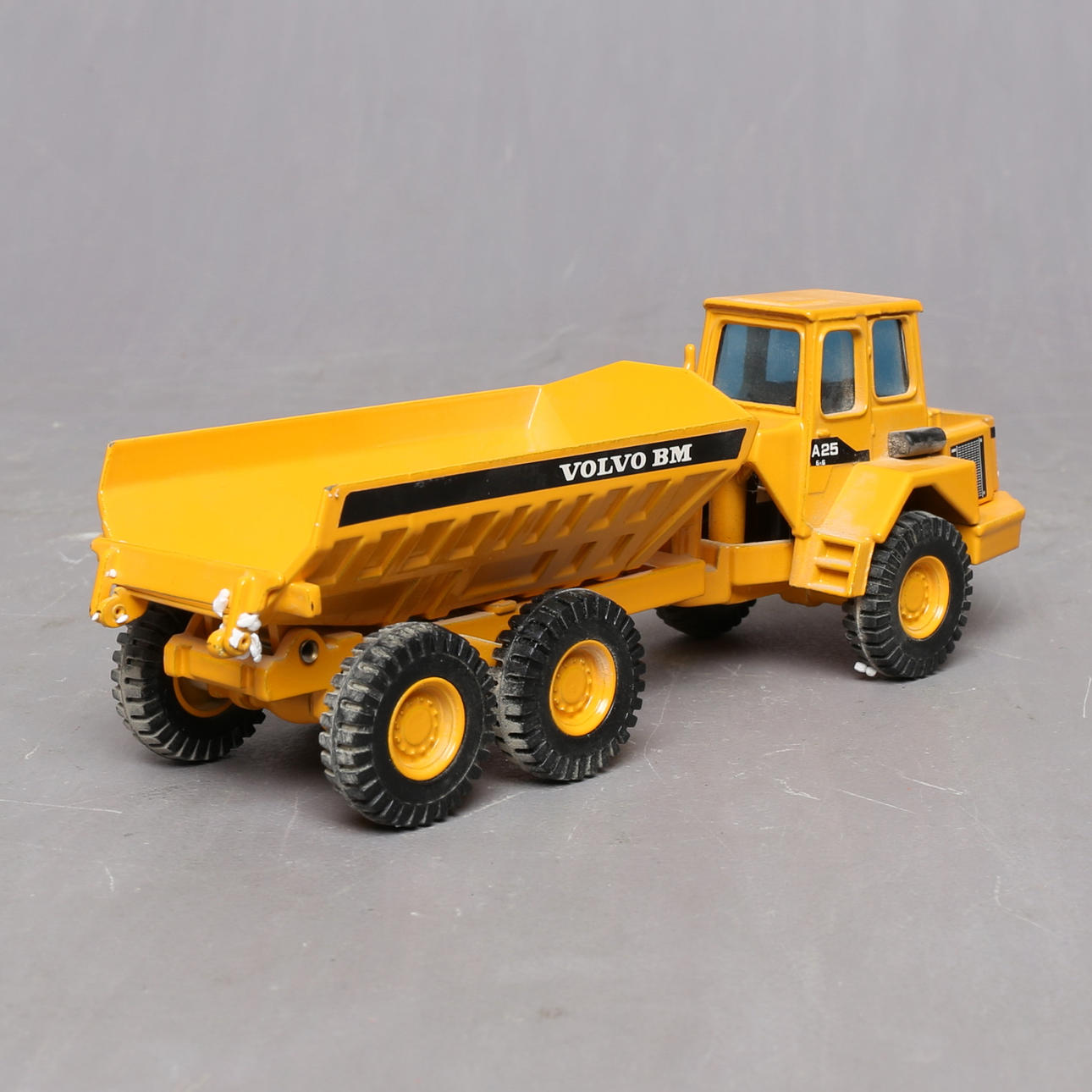 VOLVO A 25, dump truck, scale 1:50. Toys - Toys - Auctionet