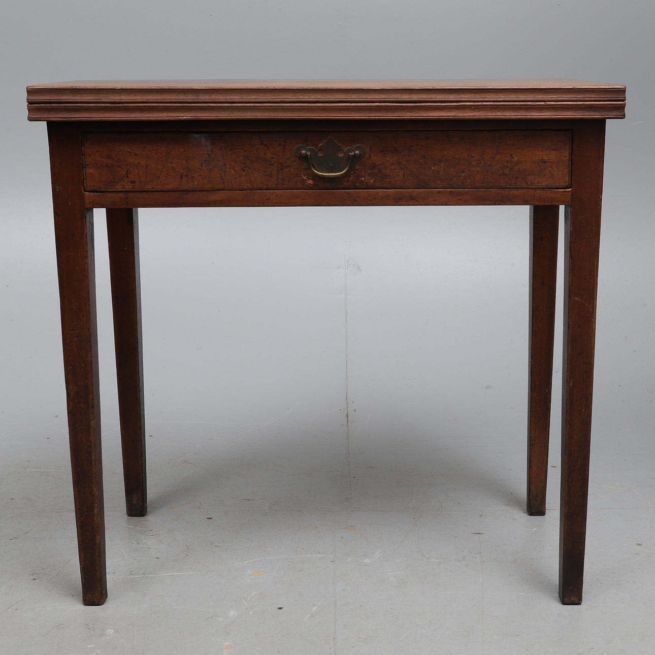 GEORGE III MAHOGNY TE BORD.