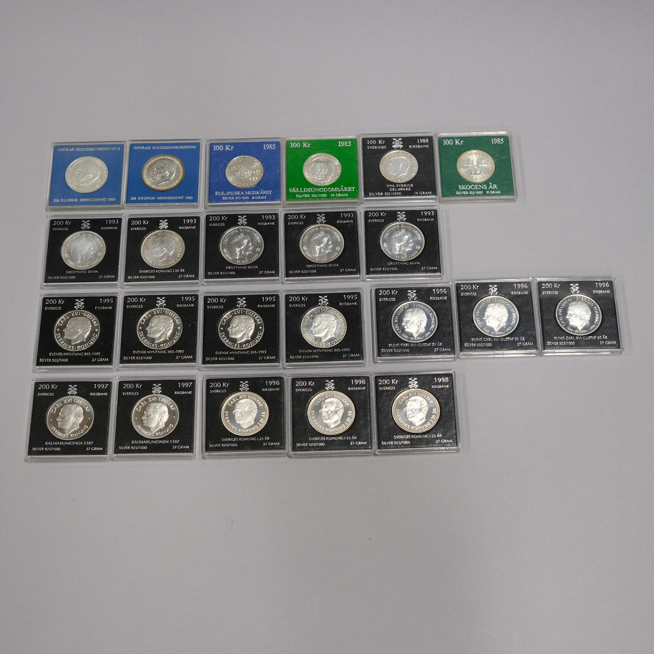 23 SVENSK SØLVMØNTER, 200 KR OG 100 KR.