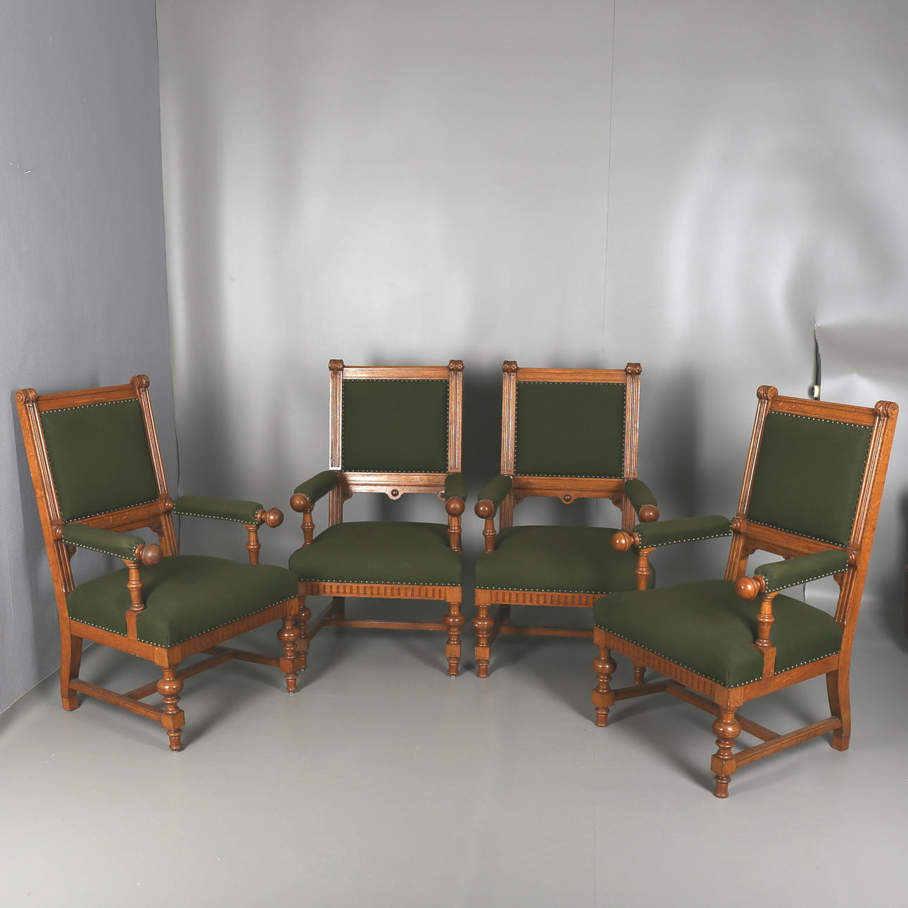 KARMSTOLAR i ek, 4 st, nyrenässans, sekelskiftet 1900.