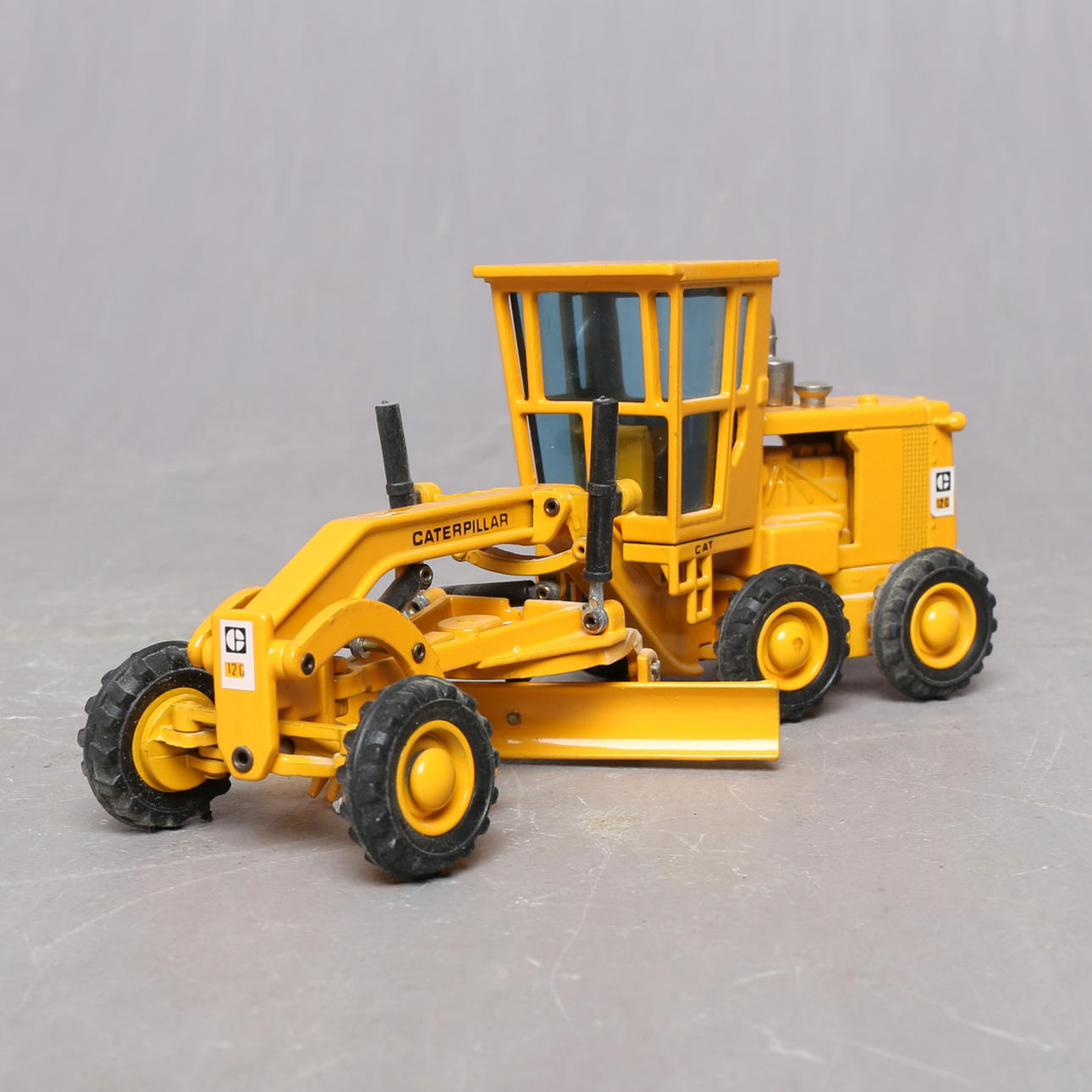 CATERPILLAR 12G, grader, scale 1:50.