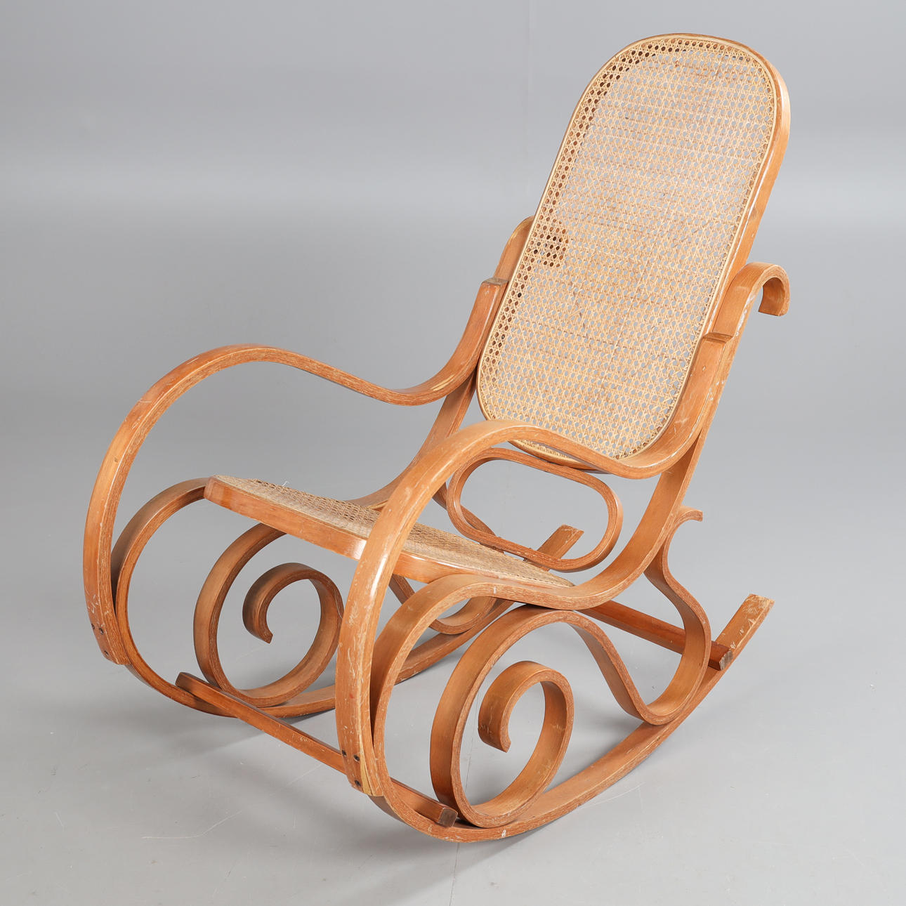 ROCKING CHAIR in Thonet style.