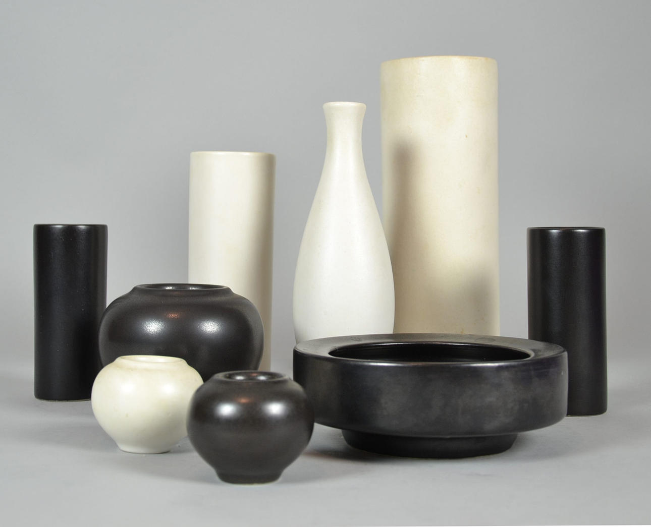 JAN BONTJES VON BEEK. 8 vaser & 1 skål.