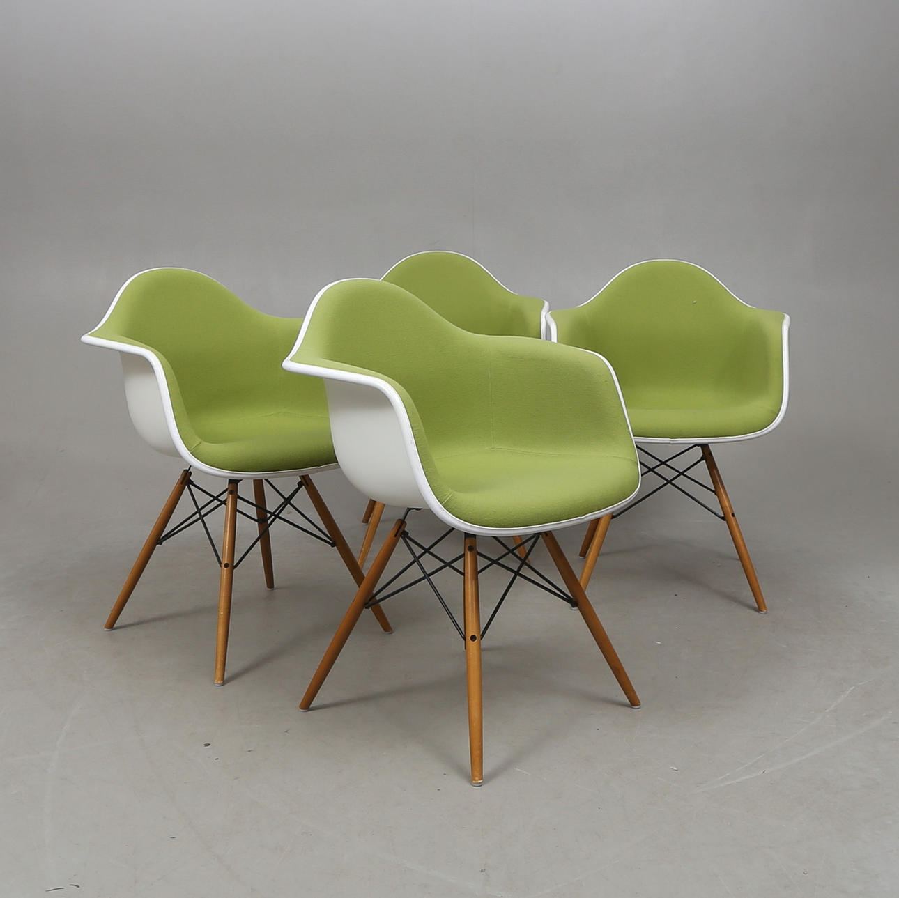 CHARLES & RAY EAMES. Stole, 4 stk., "Plastic Armchair DAW", Vitra.