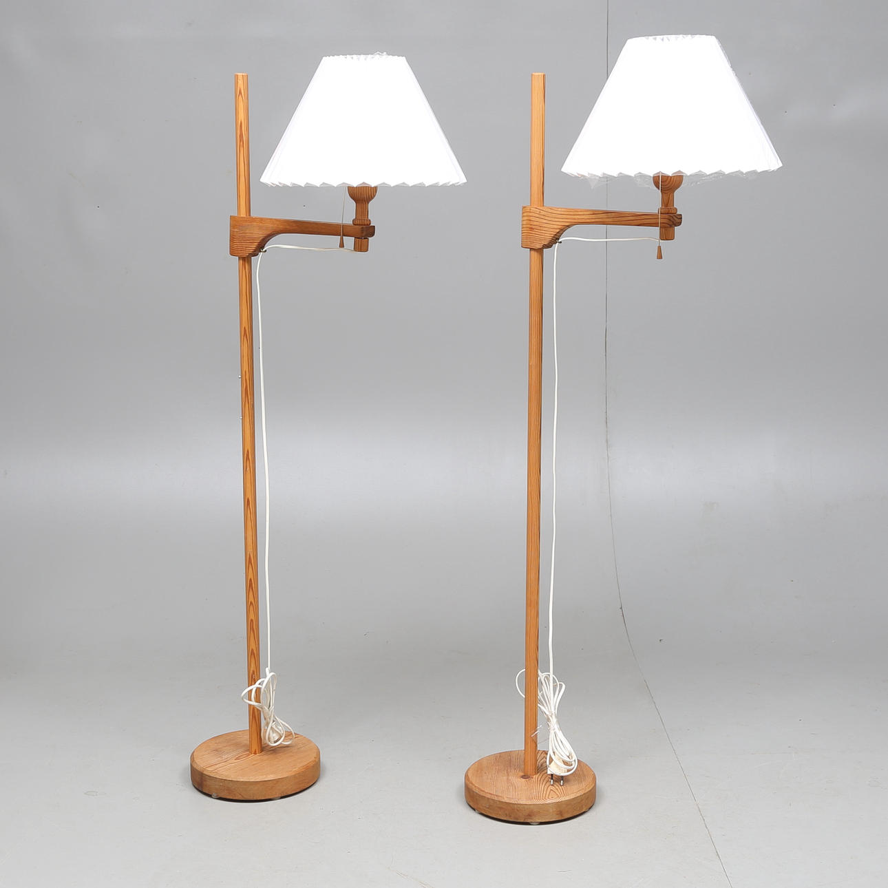 ÅKE SÖDERBERG. golvlampor, ett par, daterade 1993.