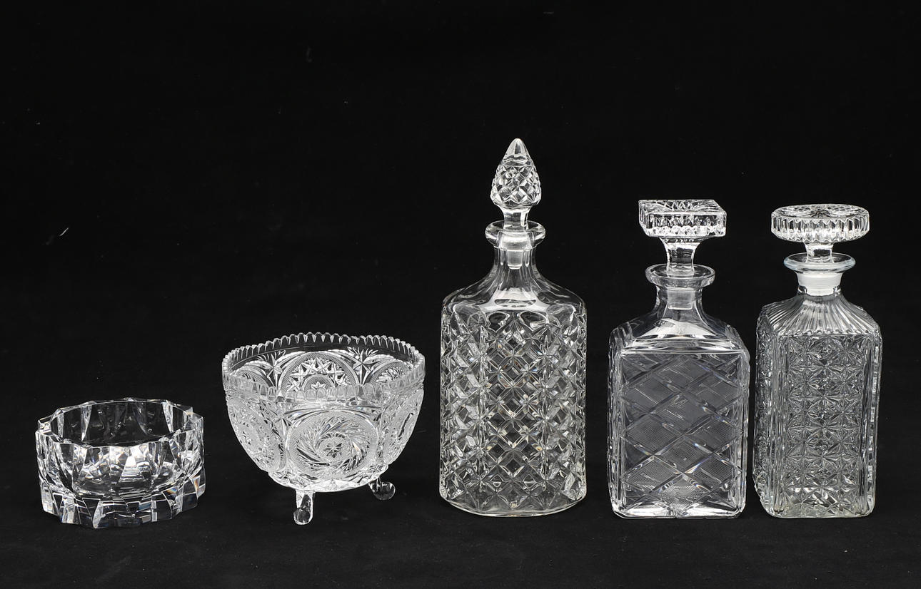 SKÅLAR, 2 st, samt KARAFFER, 3 st, kristall.