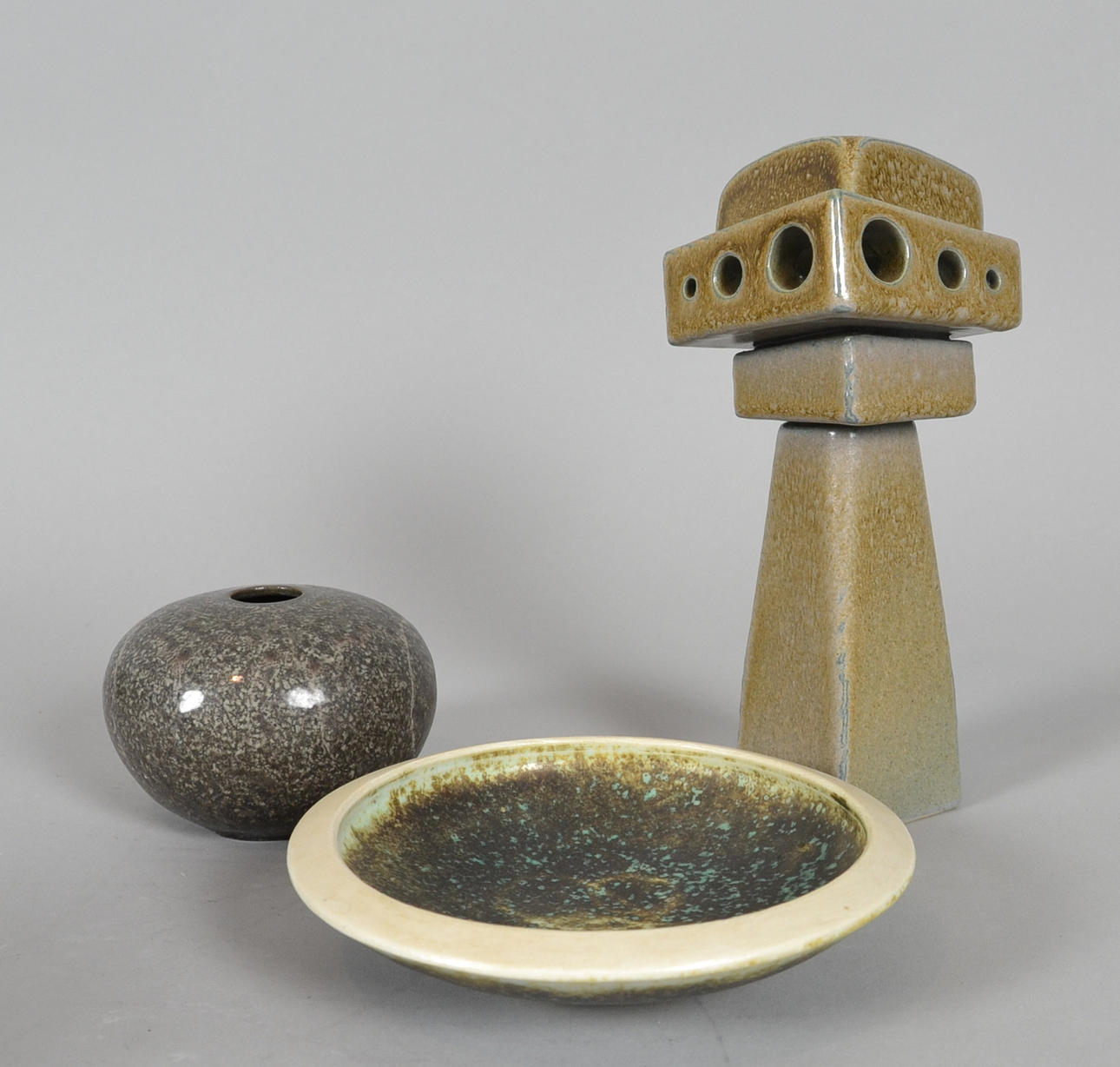 BUNDLE MYCKET porslin & stengods. Rolf Overberg, Otto Meier.