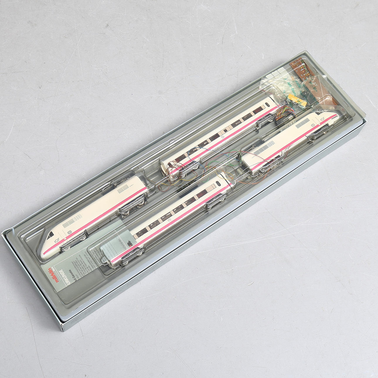 MÄRKLIN 3671 train set ICE digital, 2 engine parts and 2 intermediate carriages, original packaging.