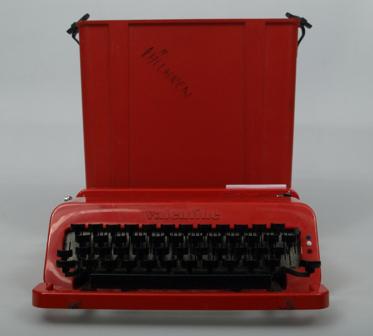 SKRIVMASKIN, "Valentine", design Ettore Sottsass Jr, Olivetti.