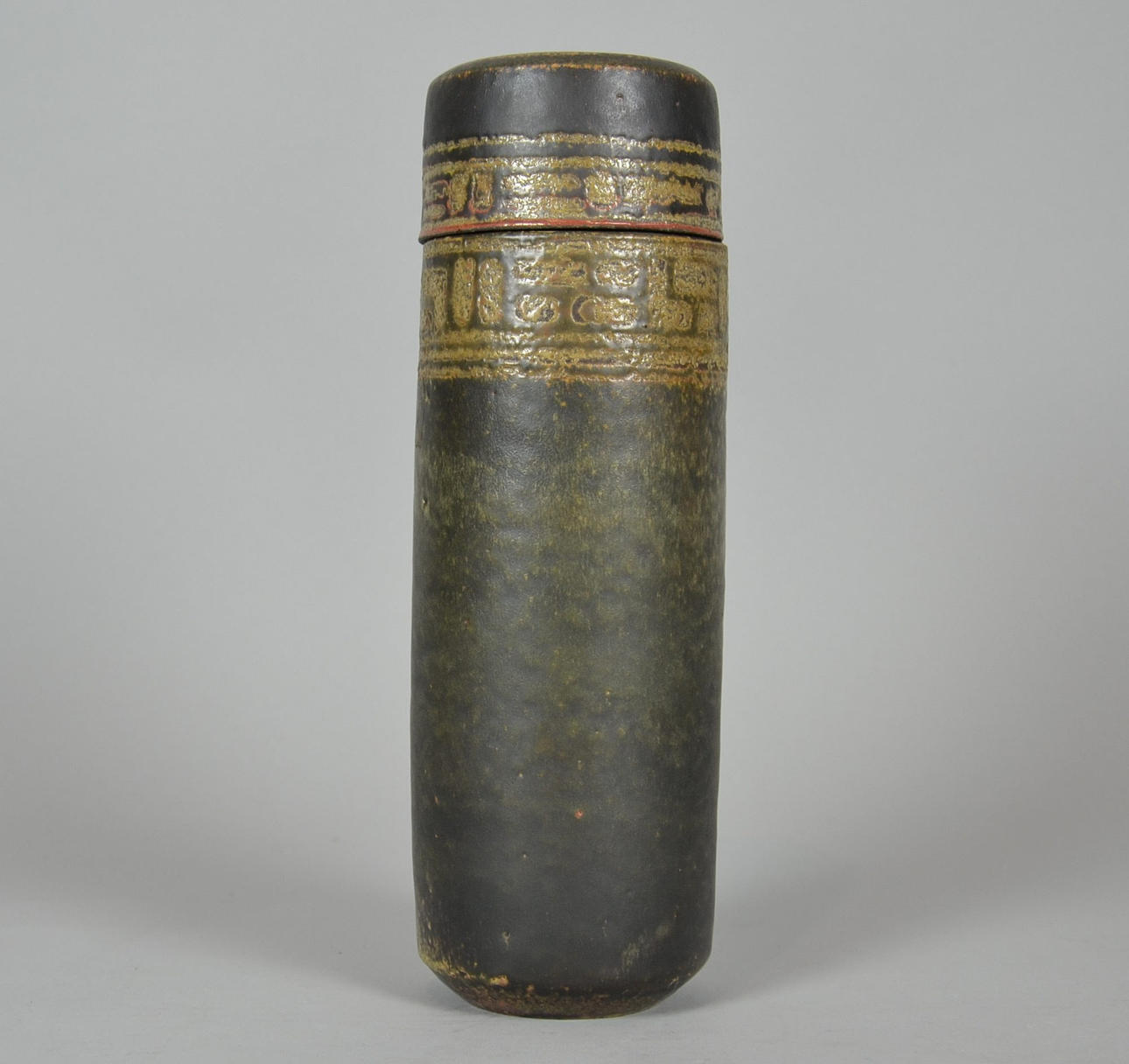 ELISABETH PLUQUET-ULRICH. lockad låda.