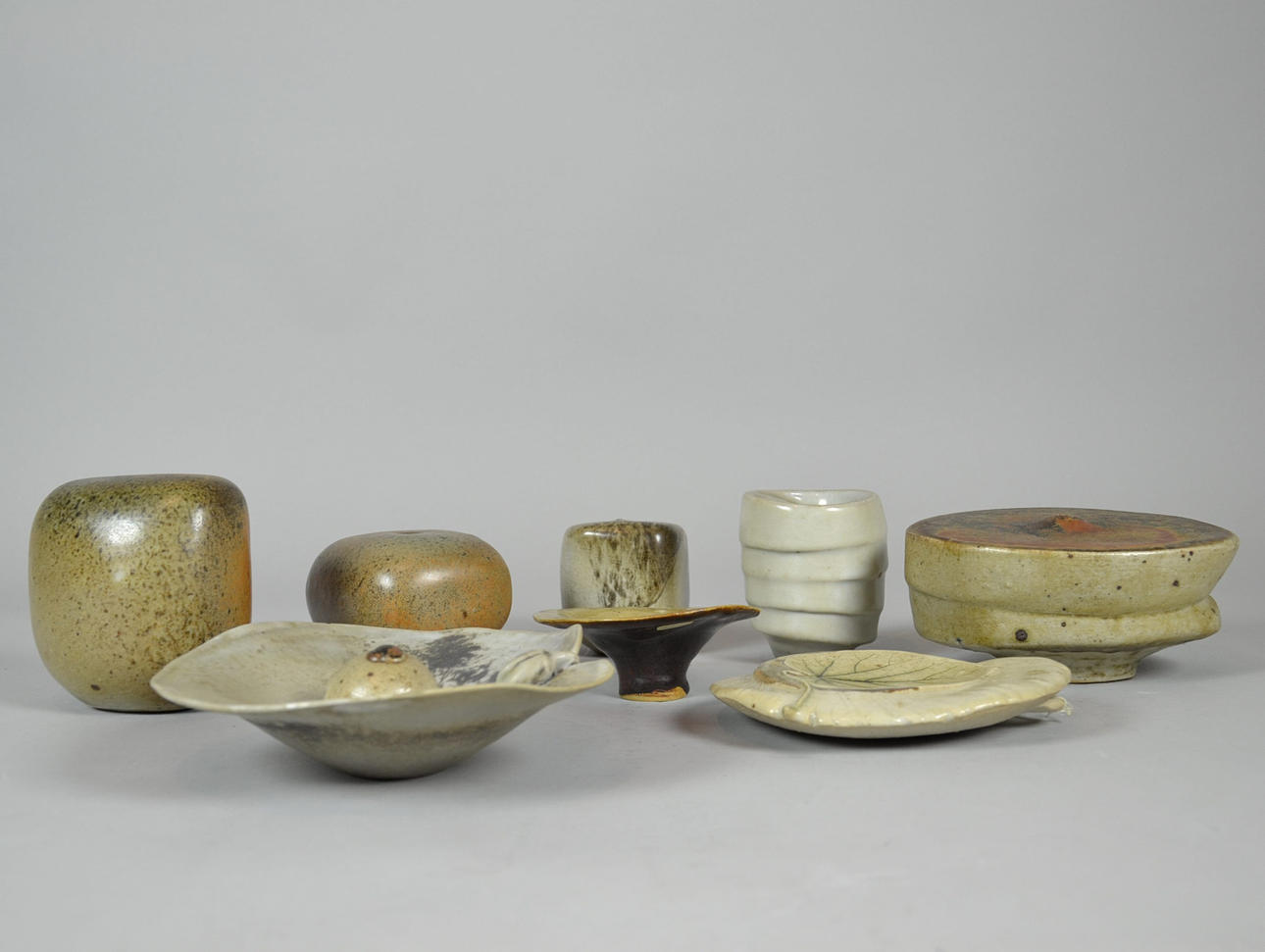 INGEBORG UND BRUNO ASSHOFF. En samling vaser & skålar.