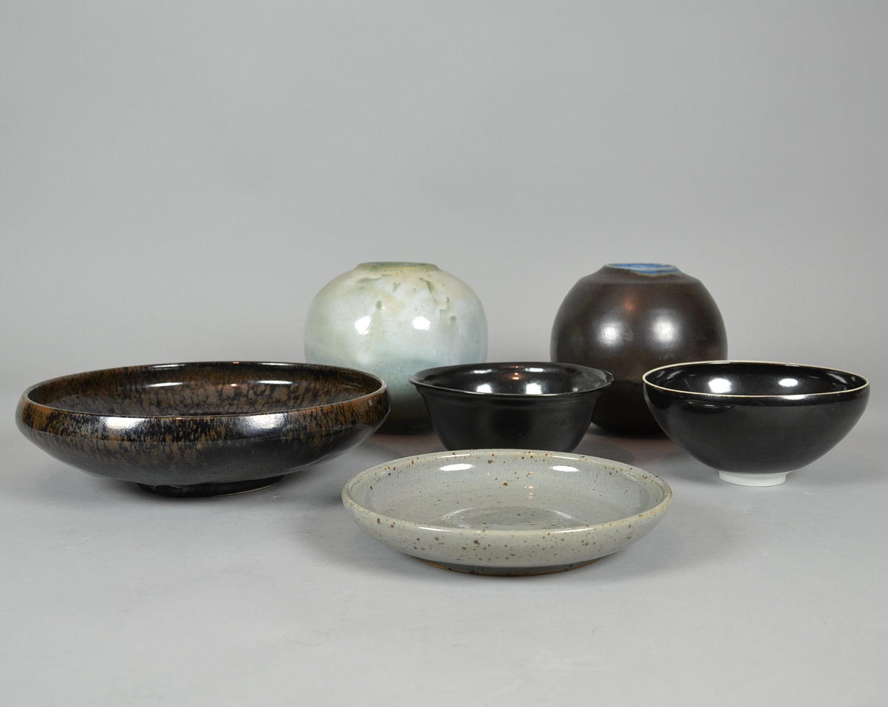 CHRISTINE ATMER DE REIG. En samling vaser & skålar.