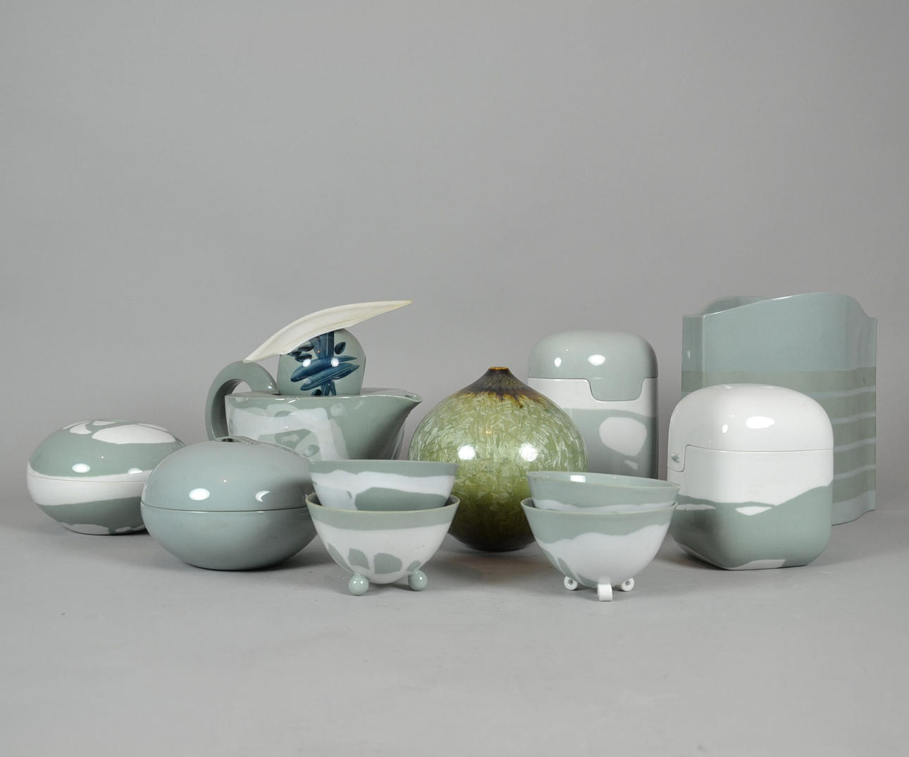 BÄRBEL THOELKE. blandat parti porslin.