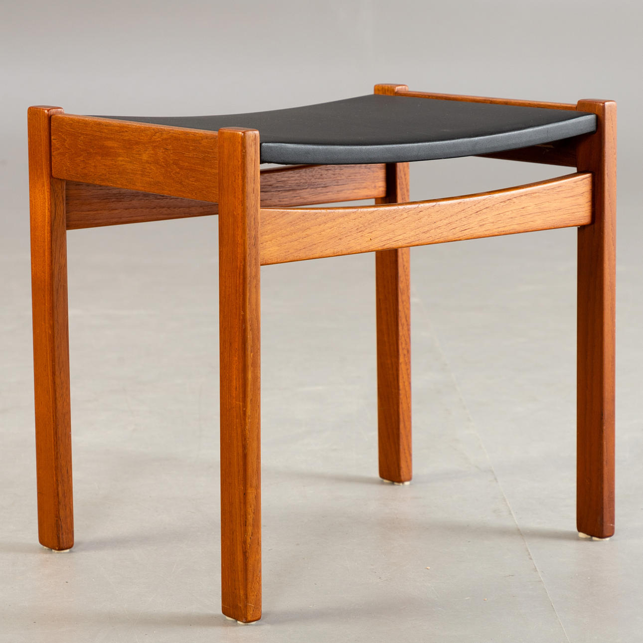 Teak pall. Mid Century Design.