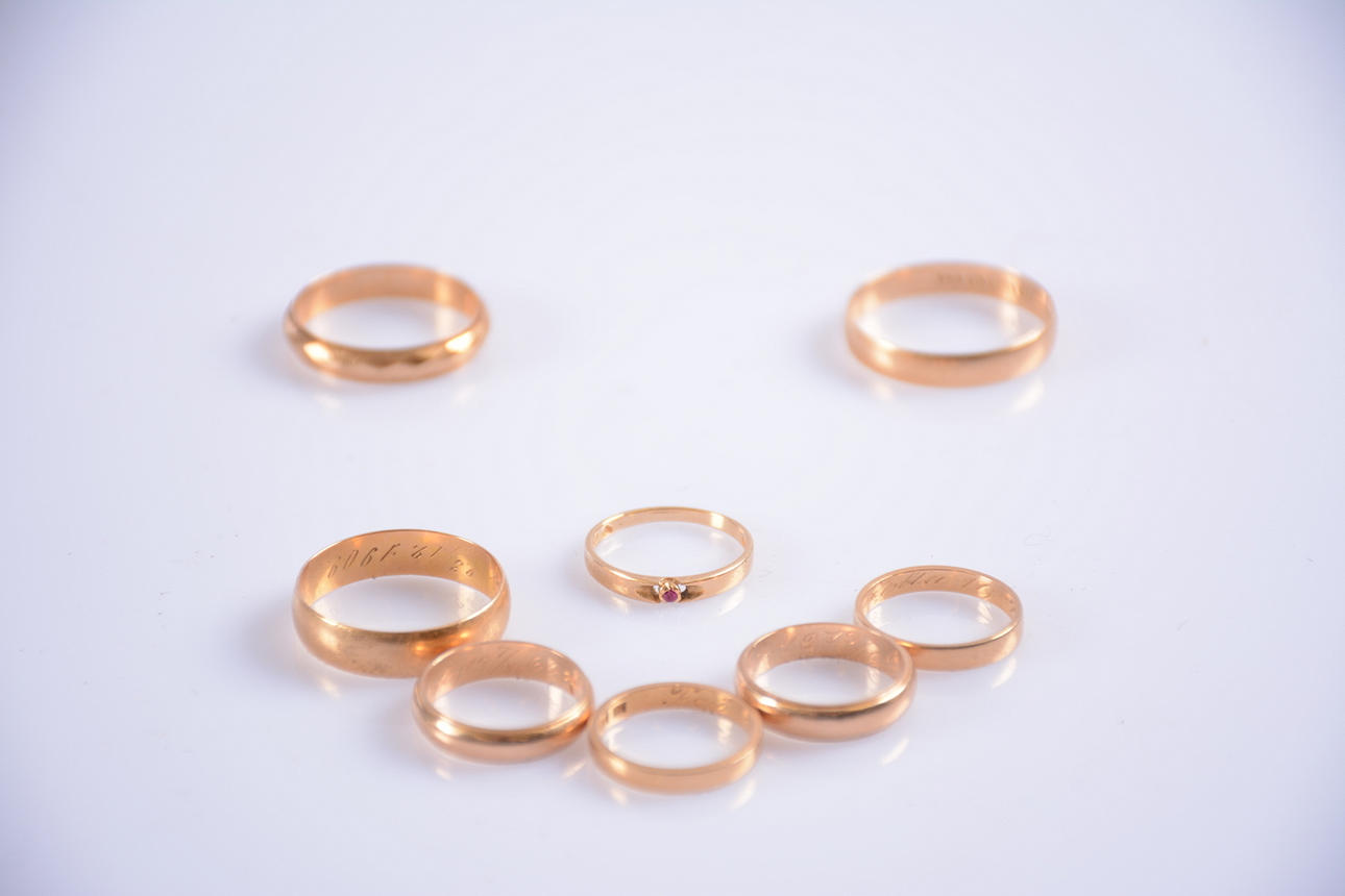 RINGAR, 8 st, 18k guld, vikt.