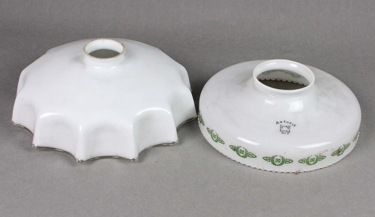 2 ANTIKE LAMPENSCHIRME, Glas Lampenschirm.