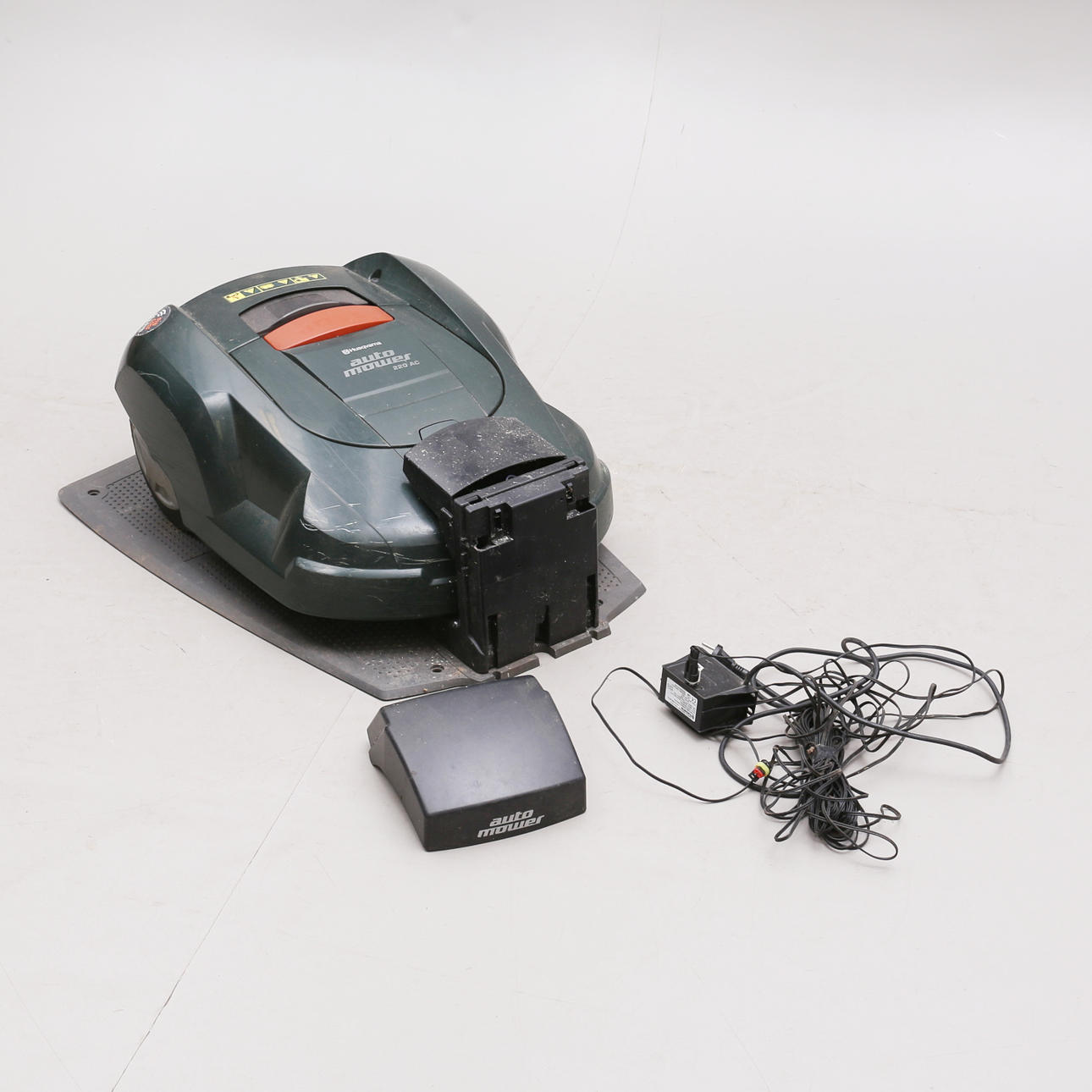 ROBOTTILIKKURI, Automower 220 AC, Husqvarna.