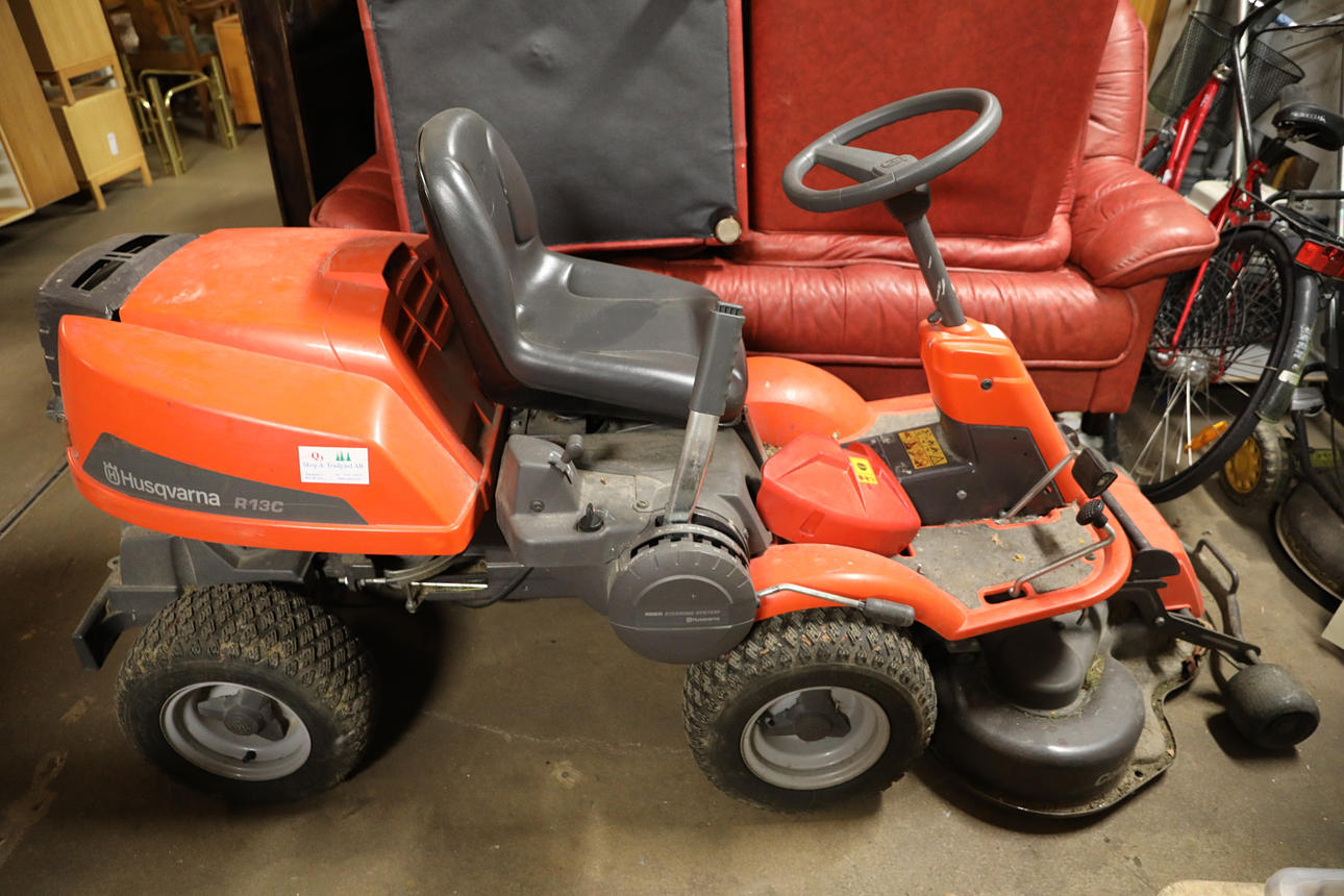 AUFSITZ-RASENMÄHER Husqvarna R13C.
