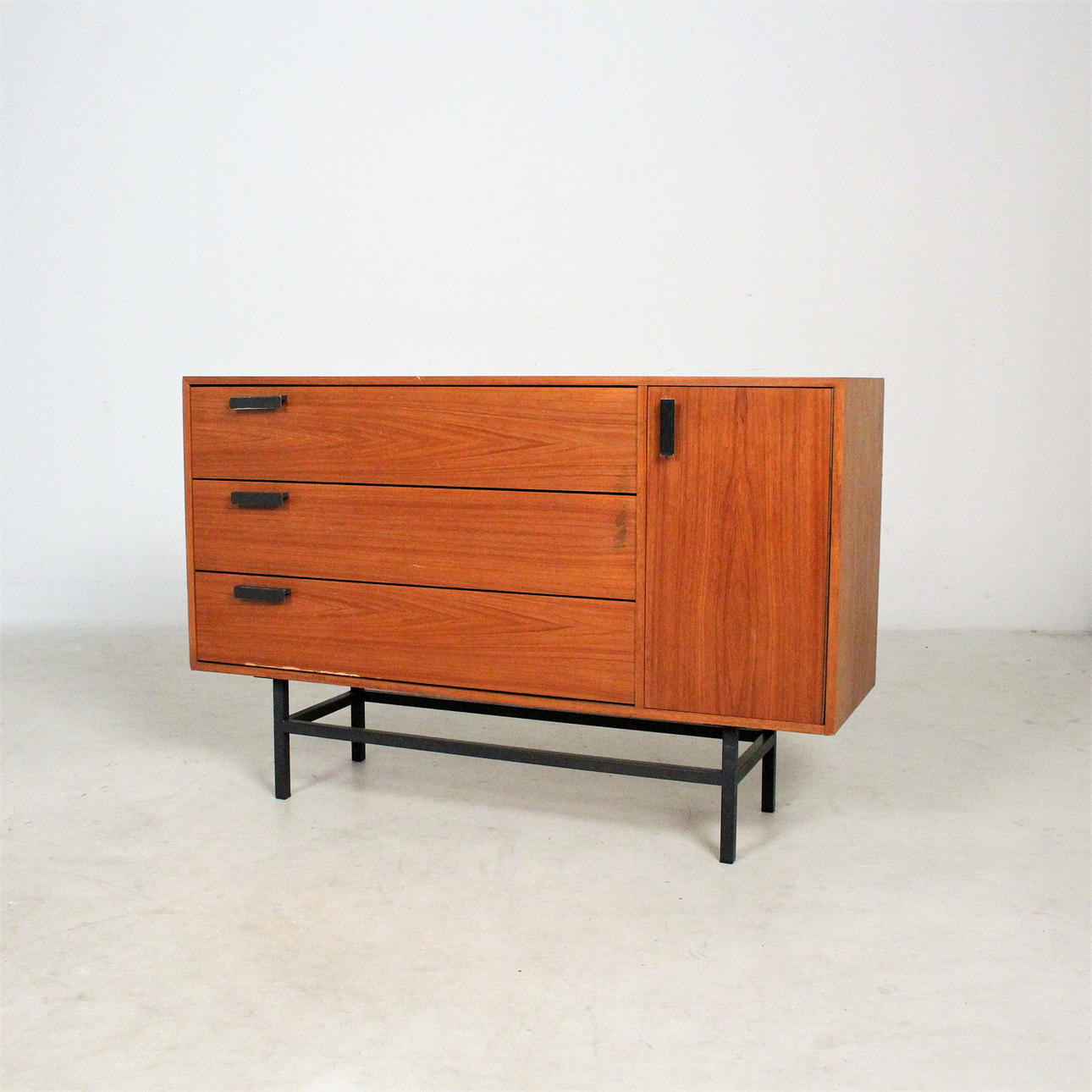 Liten byrå/teak skohylla.