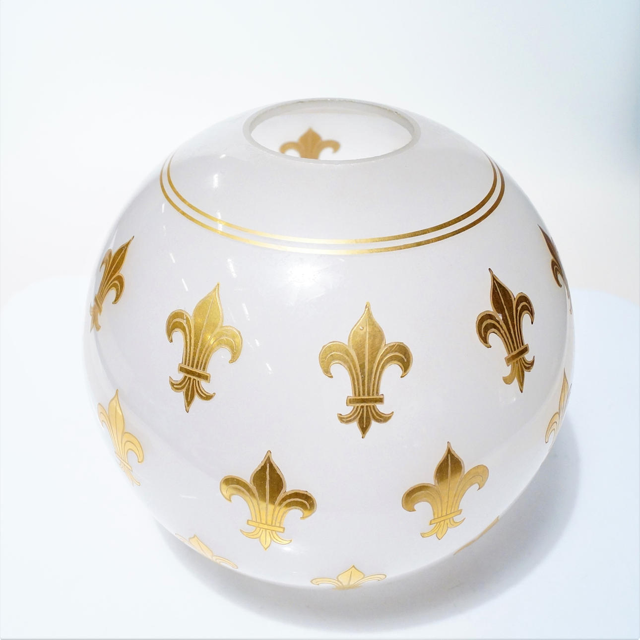 LAMPKUPA, glas, franska liljor.