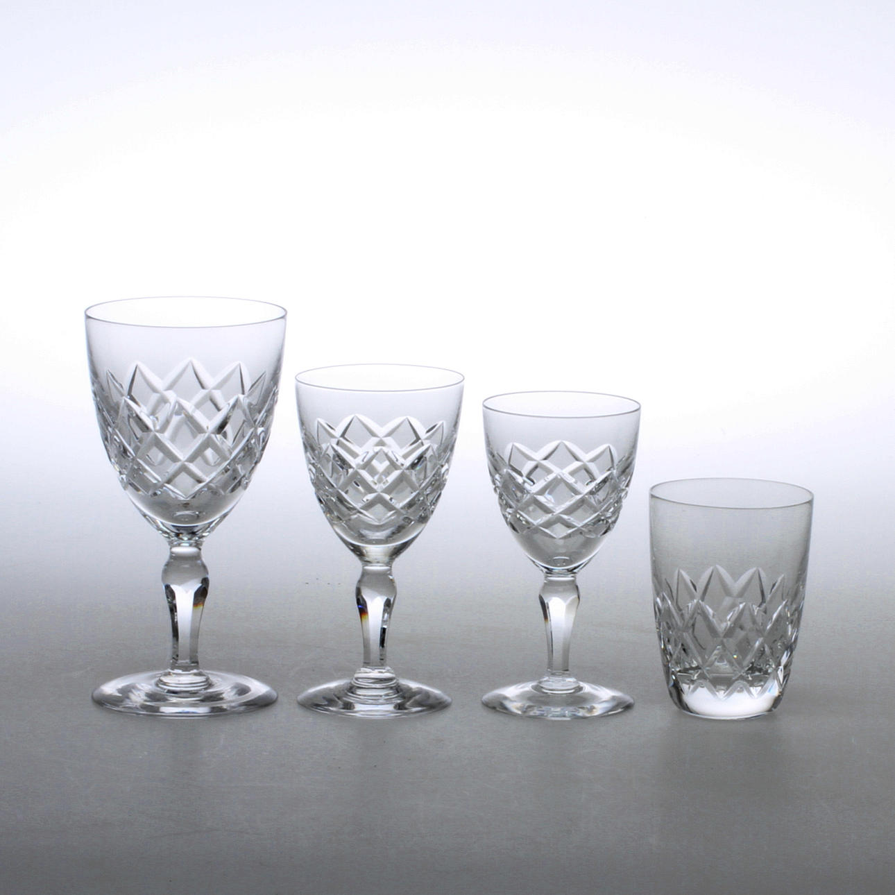 GLASSERVIS, ca 48 delar, "Karolina", Gunnar Cyrén, Orrefors.