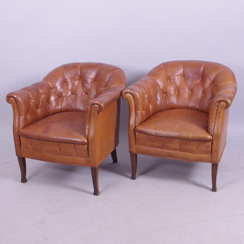 FÅTÖLJER, 1 par, brunt skinn.