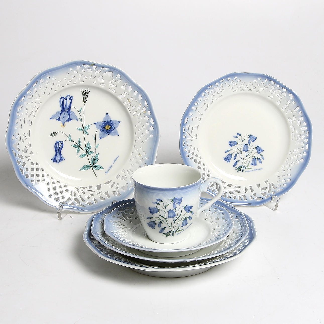 KAFFESERVIS, 44 delar, "Campula percicifolia" och "Centaréa cyanos", Echt kobalt, Kaj Beckman, Schumann Arzberg, Tyskland. 1900-tal.