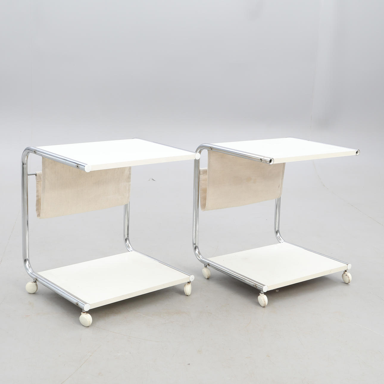 TOMAS JELINEK. MESA CON RUEDAS 1 par, "Strike" ikea.