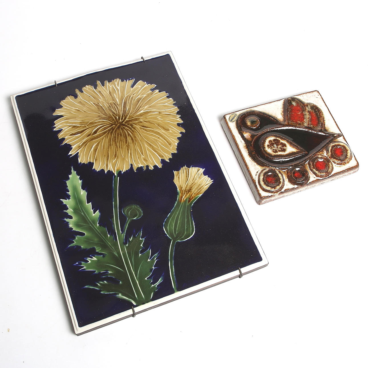 VÄGGRELIEFER, 2 st, keramik, Söholm samt Arabia.