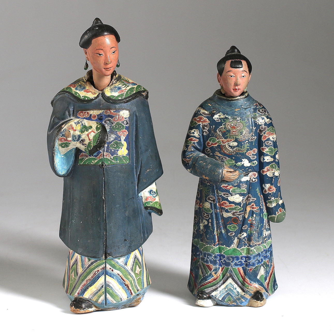 NICKEDOCKOR, två stycken, lergods, Kina, 1700-tal / tidigt 1800-tal.