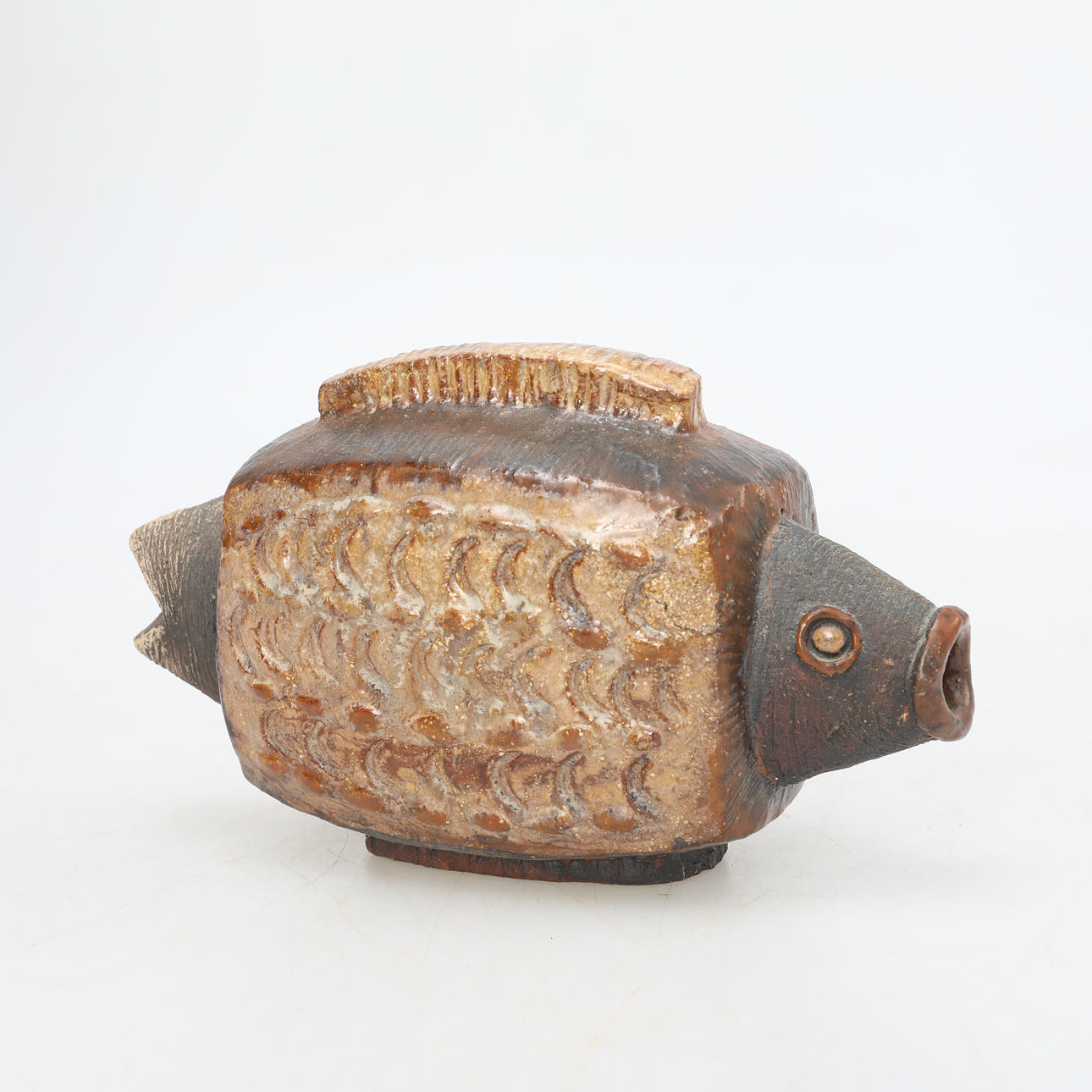 LARS BERGSTEN. Figurine, fish, stoneware.