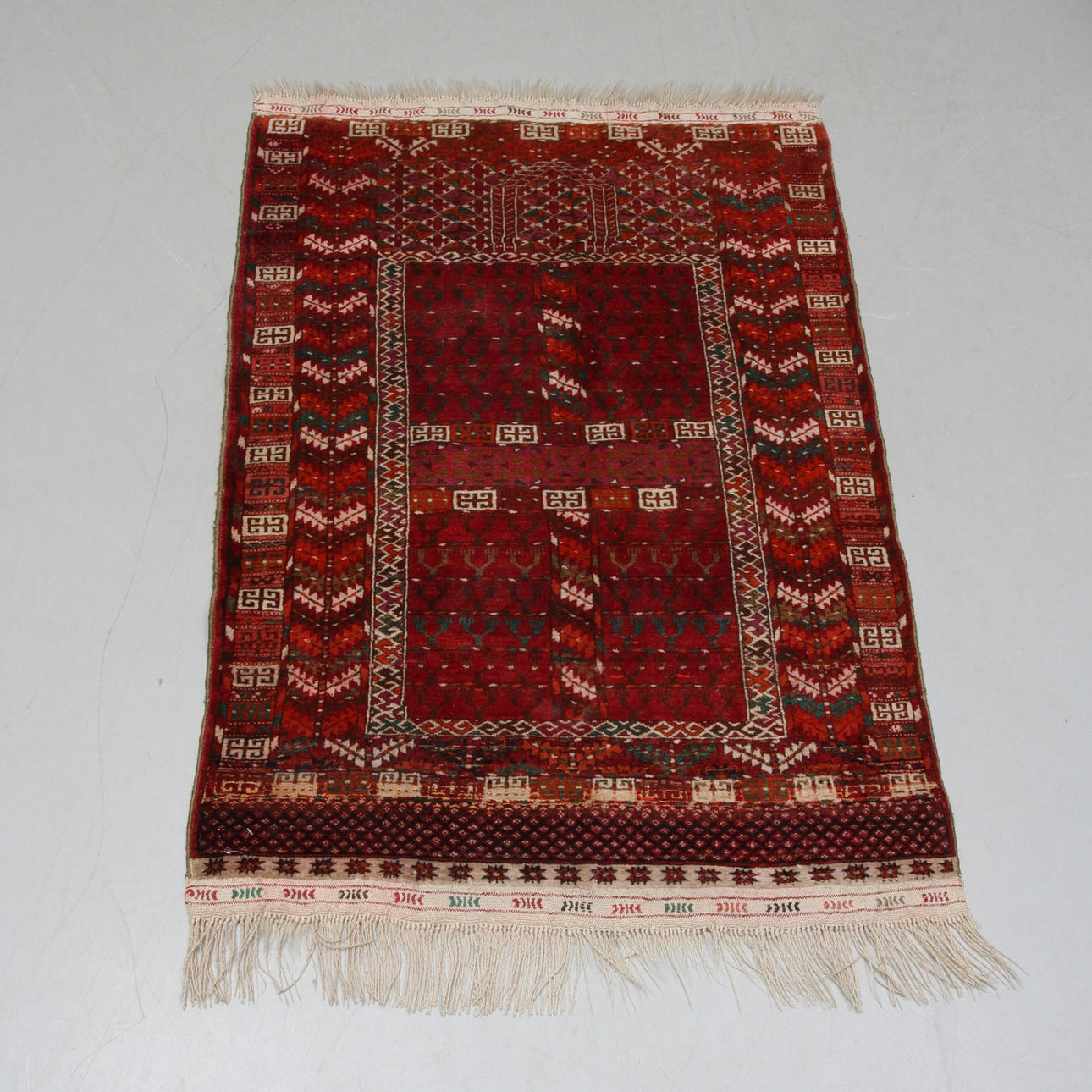 MATTA, orientalisk, ca 122 x 91 cm.