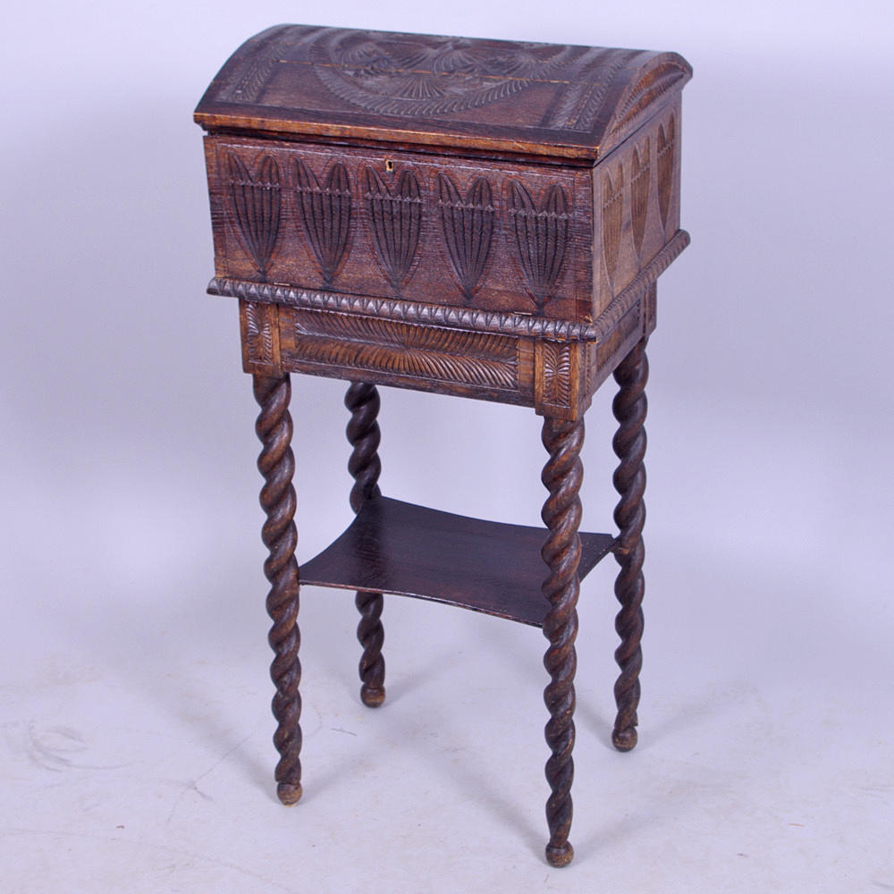 SILVERKISTA PÅ BENSTÄLLNING, svärtad ek, barockstil, 1900-tal.