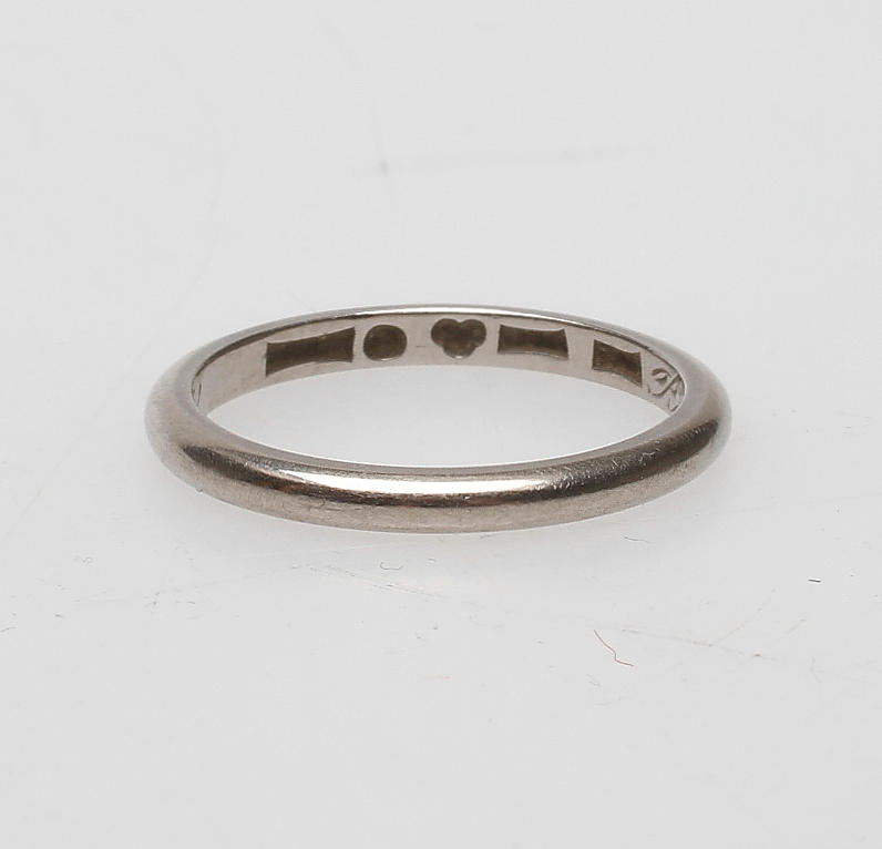 RING, 18k vitguld, vikt ca 2,7 gram.