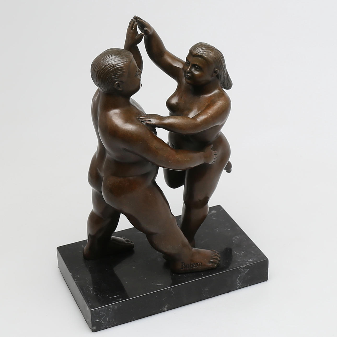 FERNANDO BOTERO. EFTER. Dansande par i brons, signerad Botero, 2000-tal.