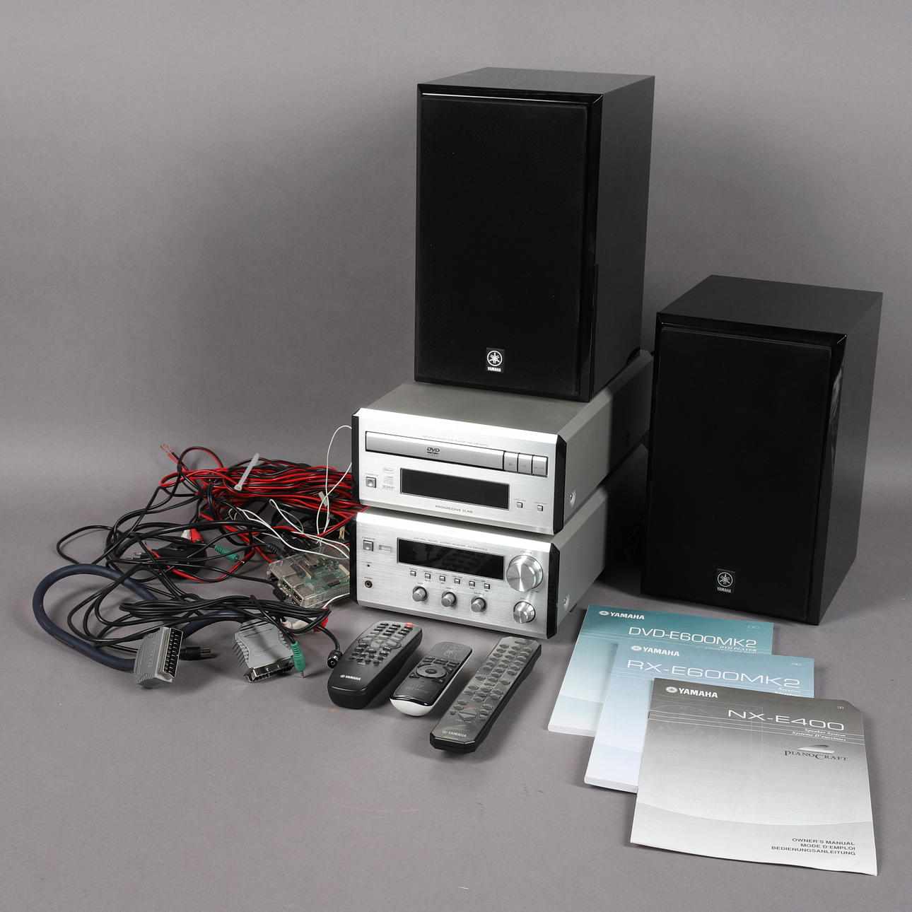 DVD/CD PLAYER with speakers, Yamaha DVD-E600MK2 and RX-E600MK2.