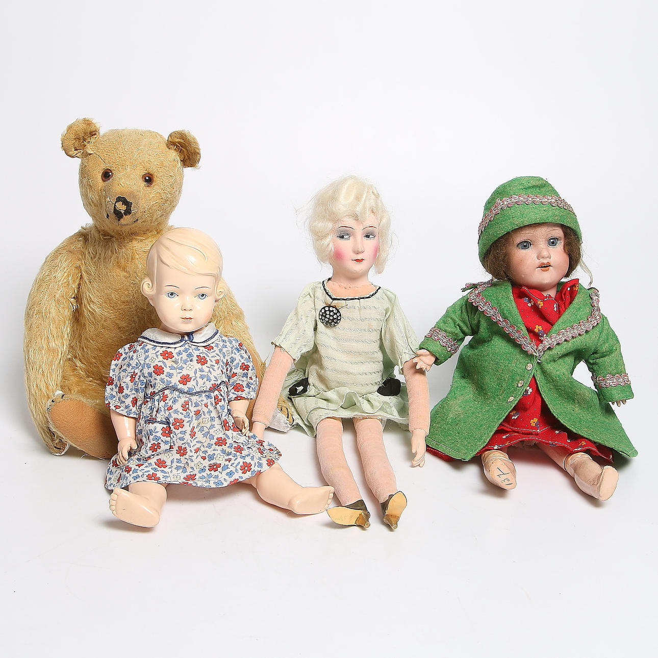 DOCKOR samt NALLE, 4 delar, bl.a. Armand Marseille, Tyskland.