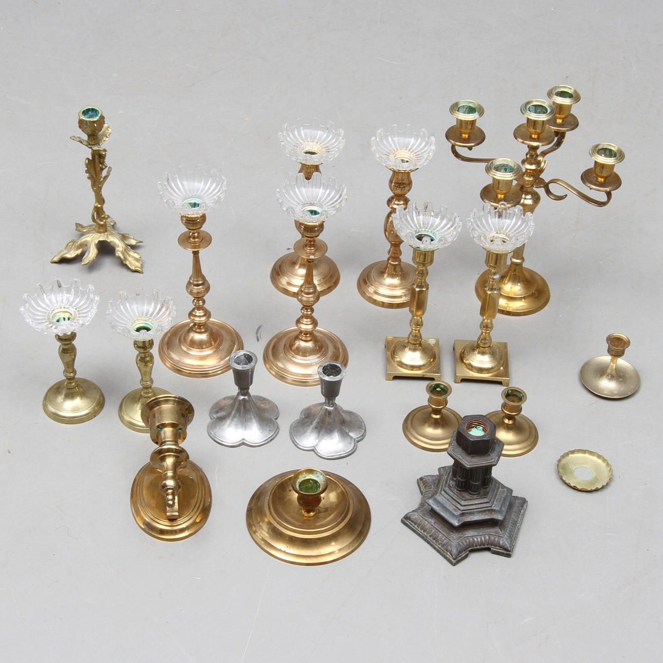 PARTI LJUSSTAKAR, , bla. mässing och tenn.