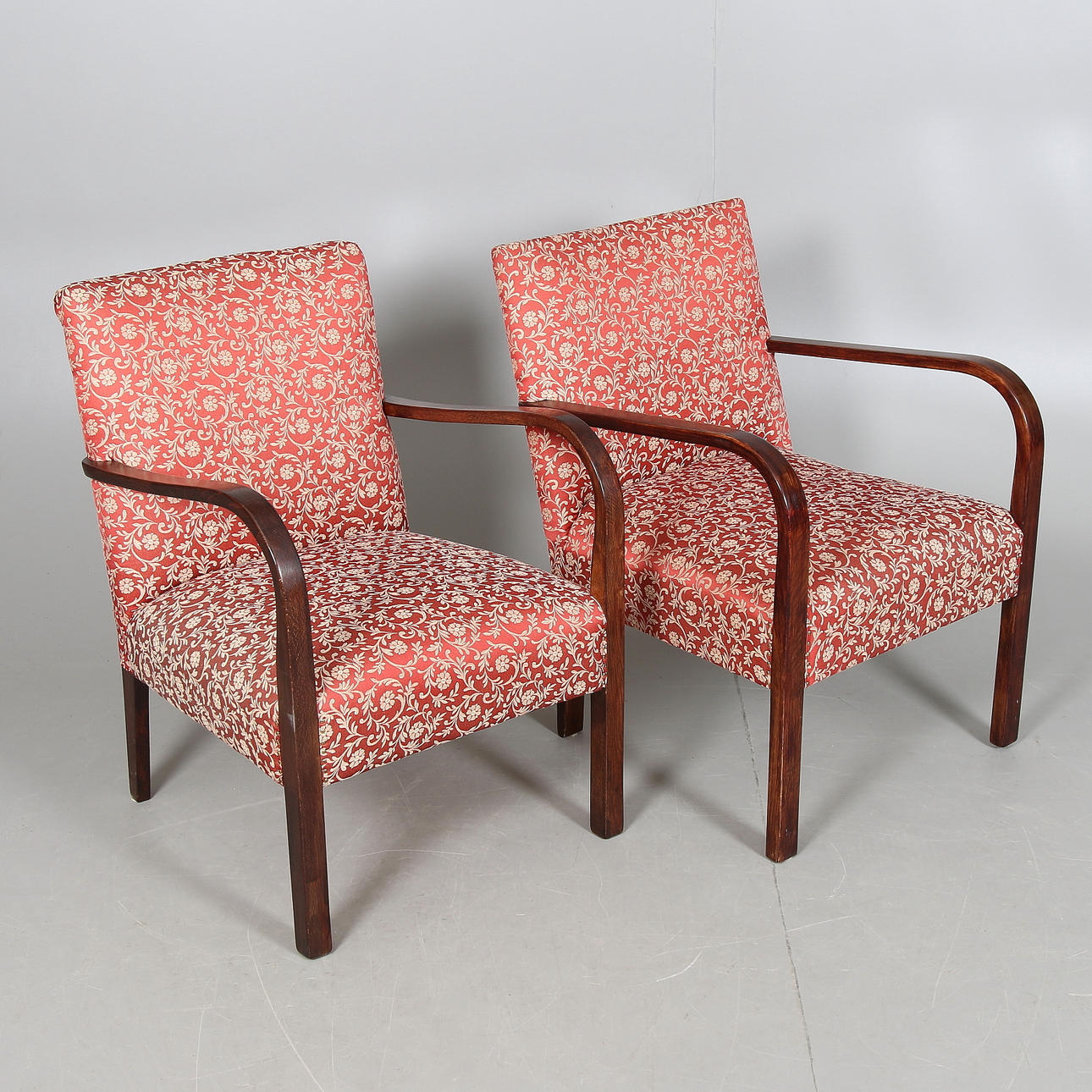 KARMFÅTÖLJER, ett par, 1930/40-tal.