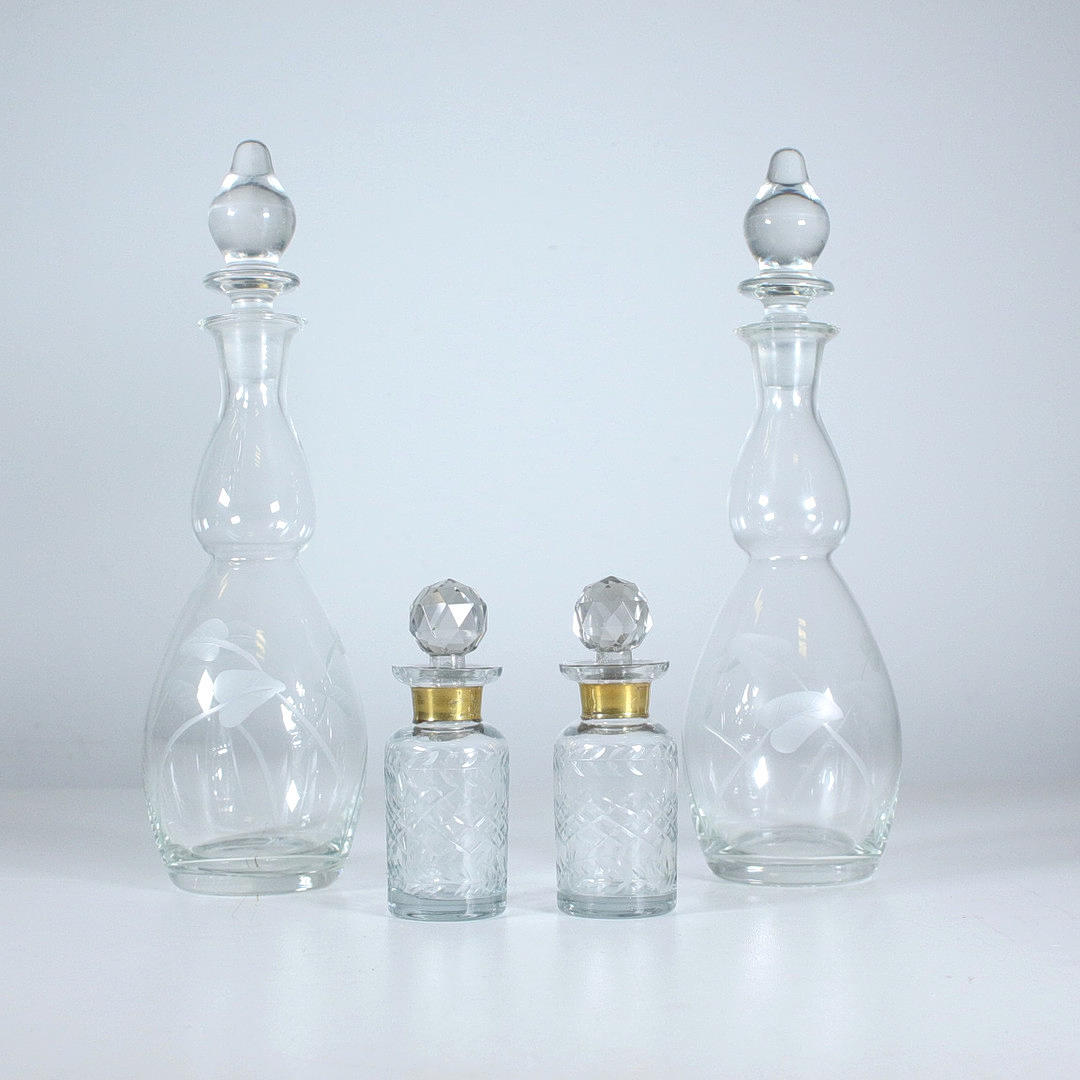 Fyra glasflaskor. Glas - Bruksglas - Auctionet