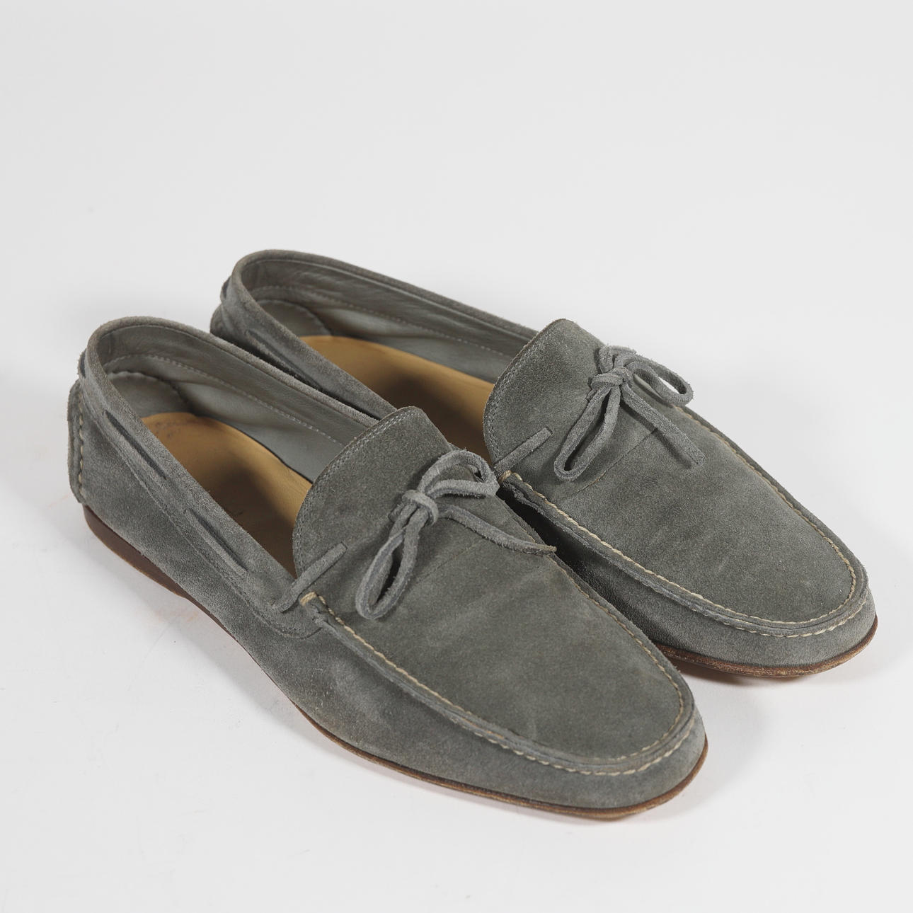 HERMES. MEN'S LOAFERS. GRAY SUEDE. SIZE 42.