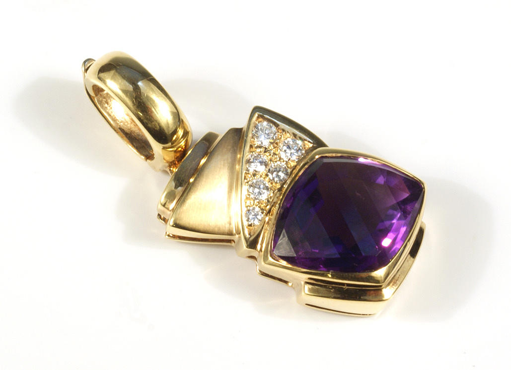 AMETISTHÄNGE med 6 briljantslipade diamanter ca. 0.34 ct 585 gult guld, ca. 11,1 g.