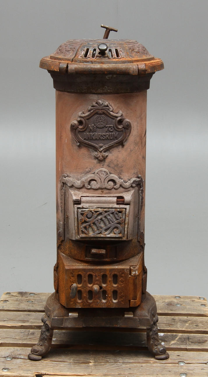 KAMIN, Anakarsrum nr. 73, gjutjärn och plåt.