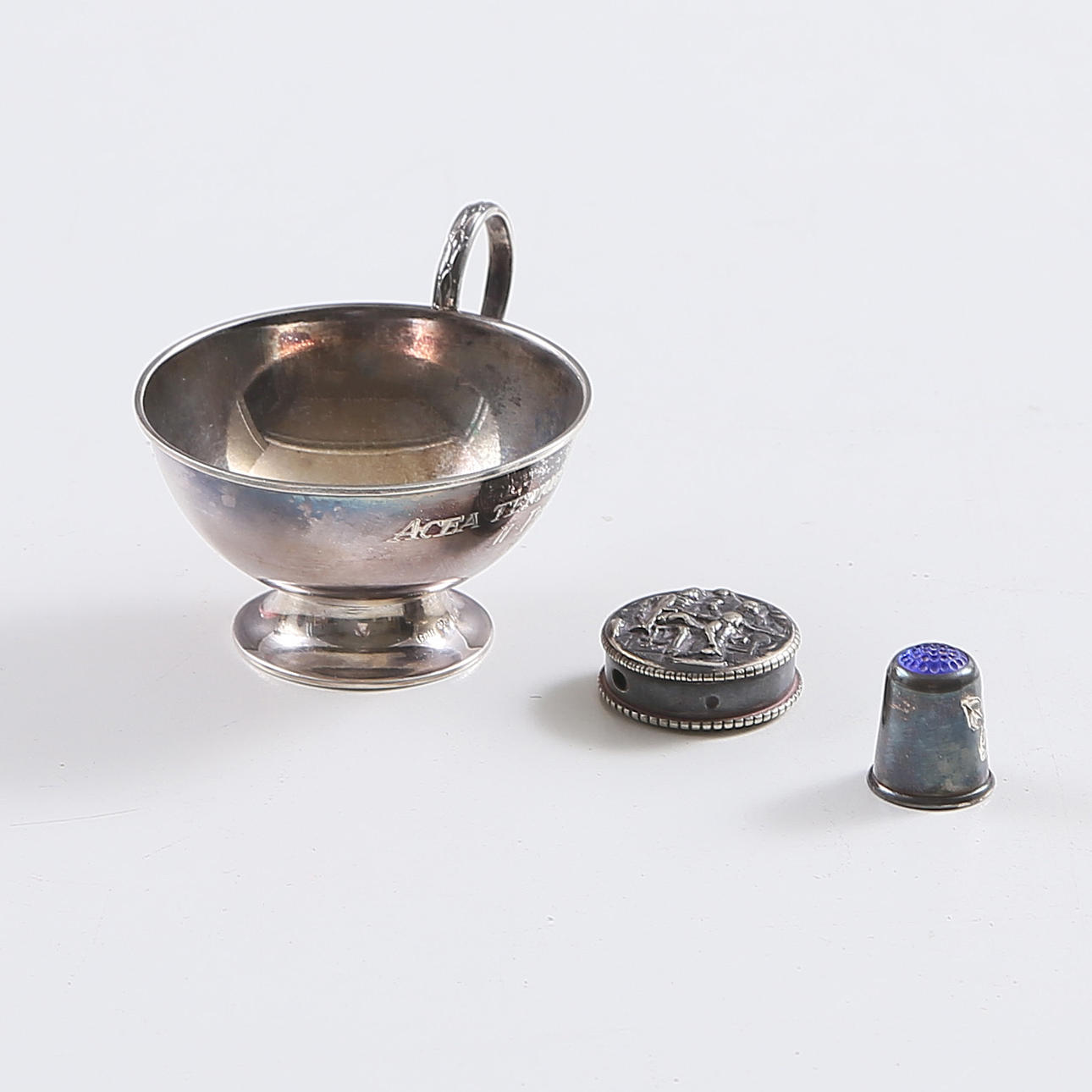 MUGG, FINGERBORG och DOSA, allt utom dosan silver, 1900-tal. Silver ...