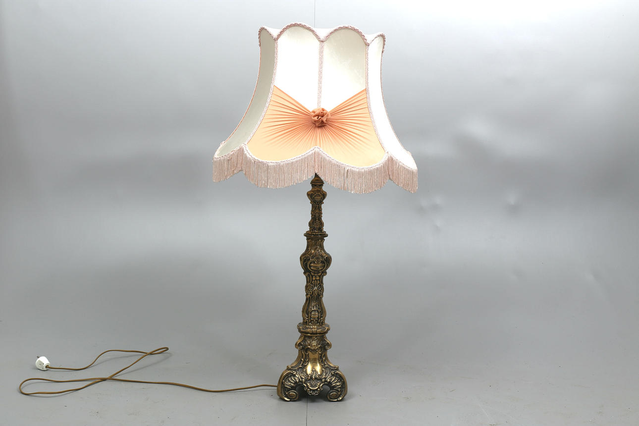 BORDSLAMPA, mässing, barock/rokoko stil, 1900-talets andra hälft.