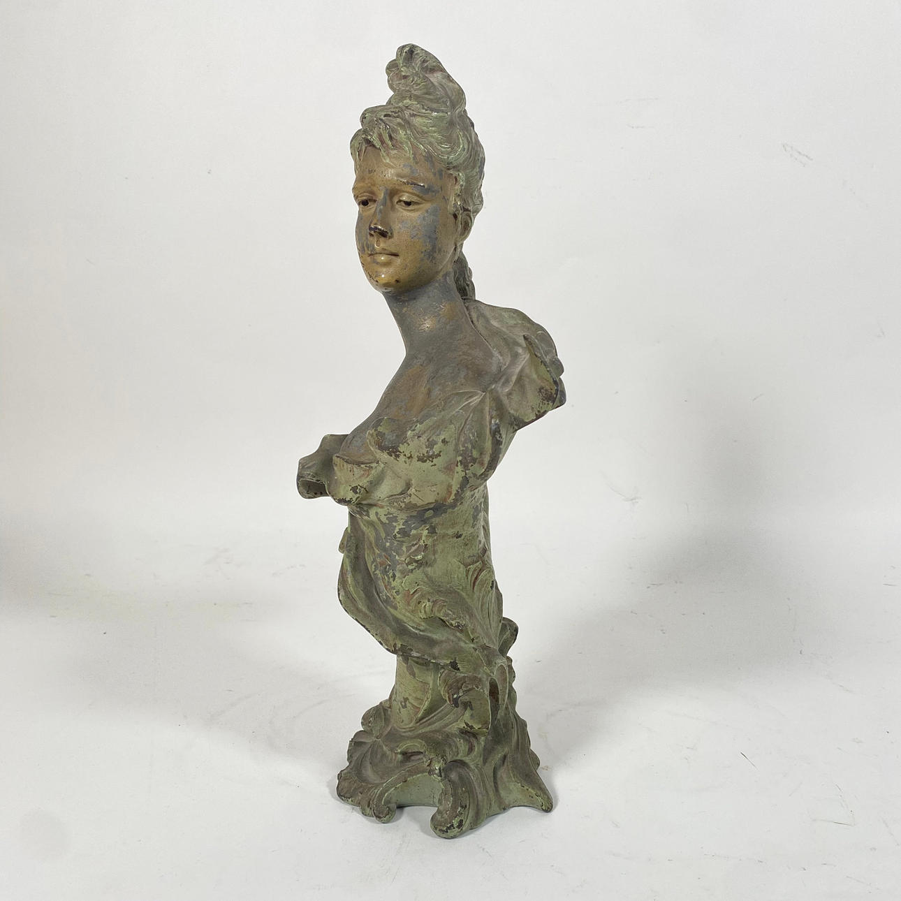 J. ZAIRO (PRINCIPIOS SIGLO XX). MODERNIST LADY. IN PATINATED CALM. SIGNED.
