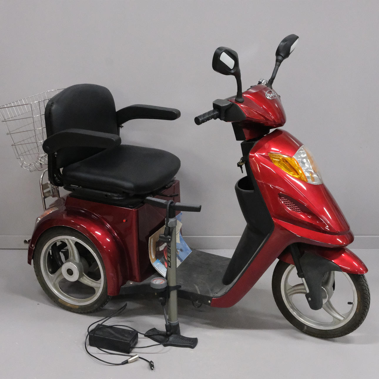 ELOPED, PROMENADSCOOTER.