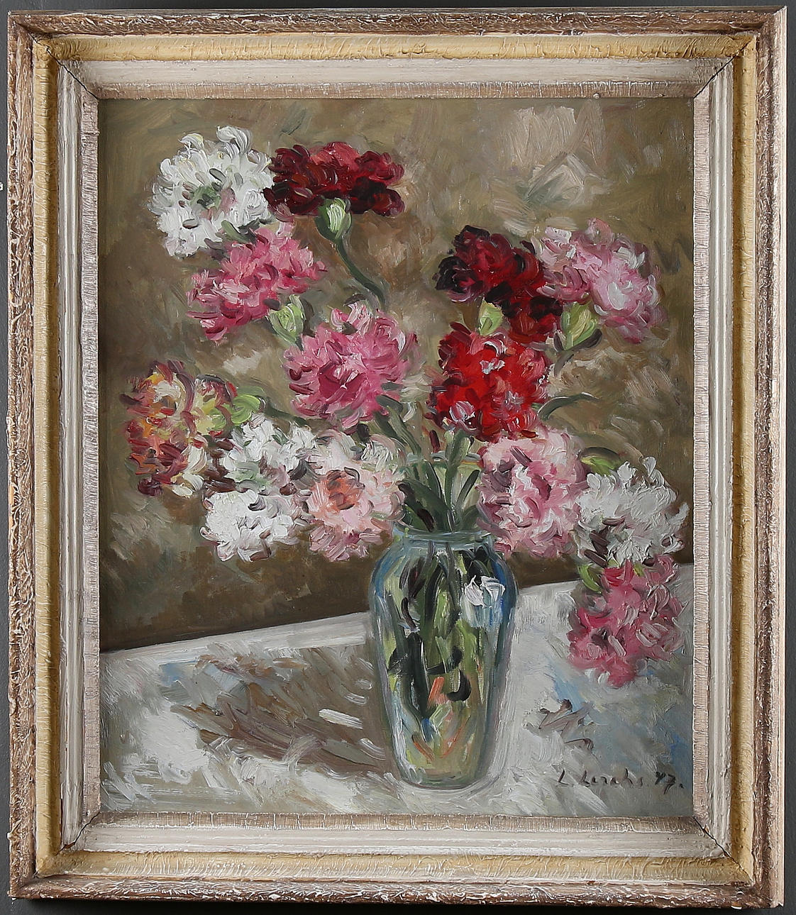 OIDENTIFIERAD KONSTNÄR. Olja på duk, blomsterstilleben. Signerad och daterad, L. Lachs 47.