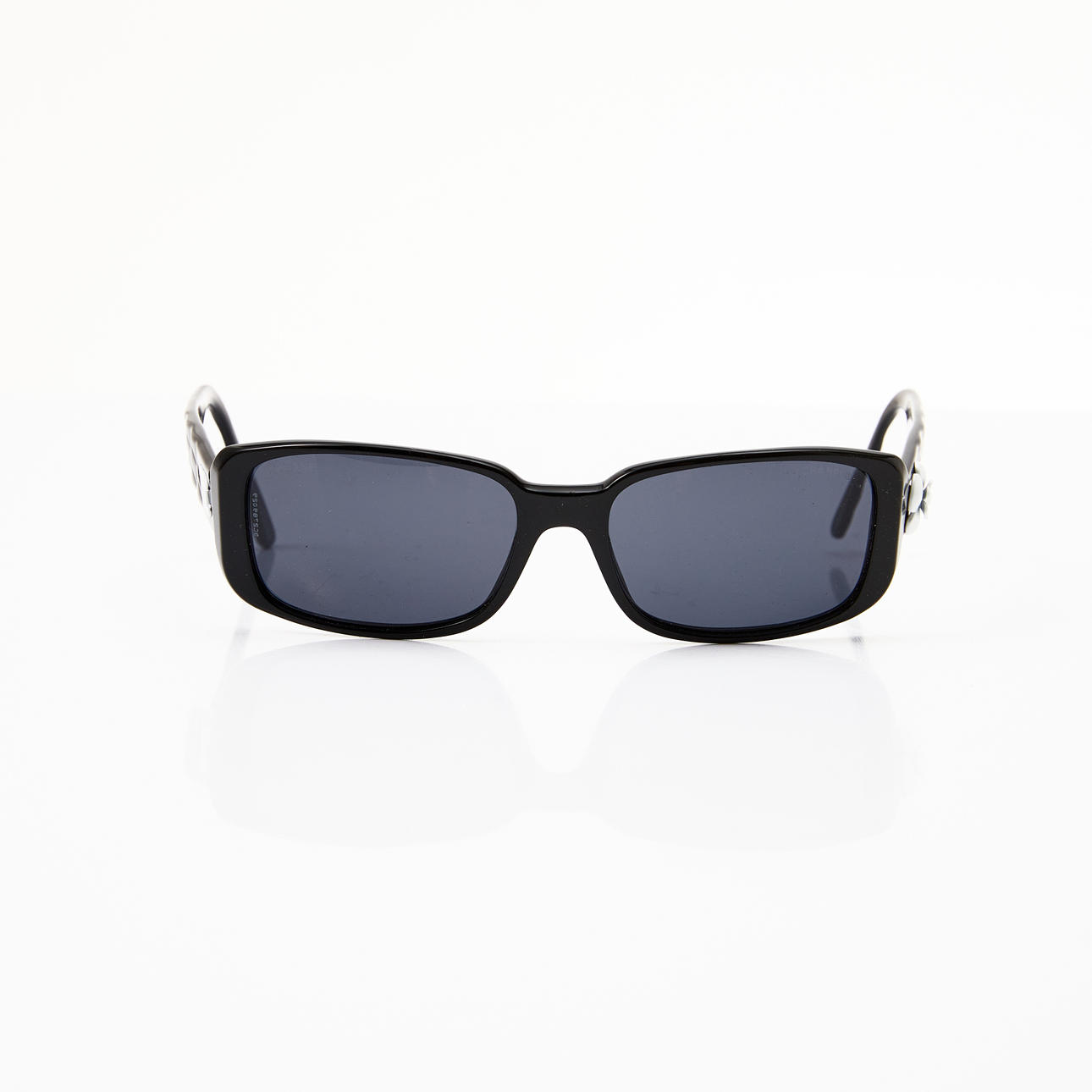 CHANEL, sunglasses in black with quilted temples decorated 