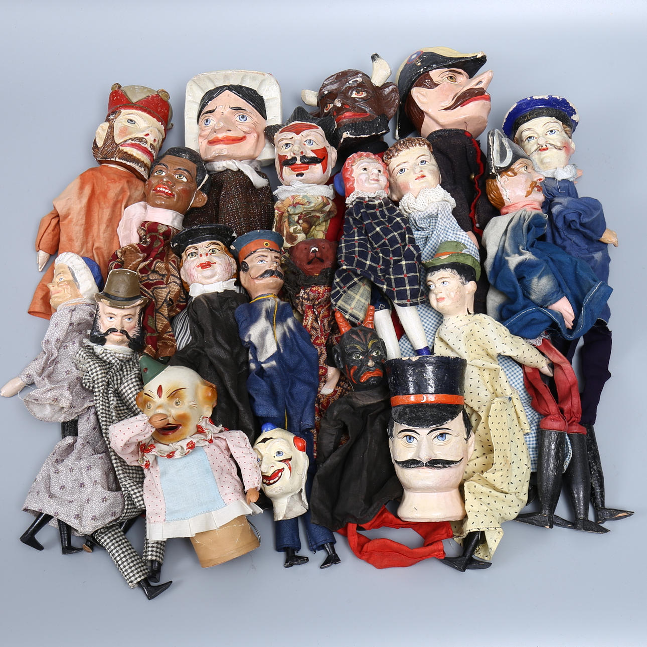 KASPERDOCKOR ca 18 delar, tidigt 1900-tal.